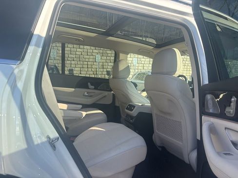 Used 2026 Mercedes-Benz GLS 450 4MATIC image 9