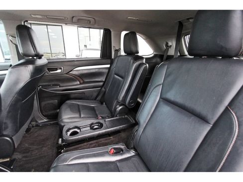 Used 2017 Toyota Highlander XLE FWD image 33