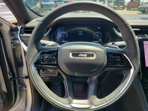 Used 2023 Jeep Grand Cherokee L Overland w/ Luxury Tech Group IV AWD/4WD image 23