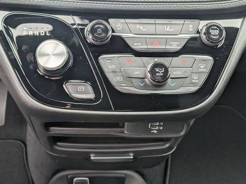 New 2027 Chrysler Pacifica Select FWD image 20