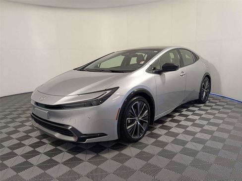 Used 2023 Toyota Prius XLE FWD image 2