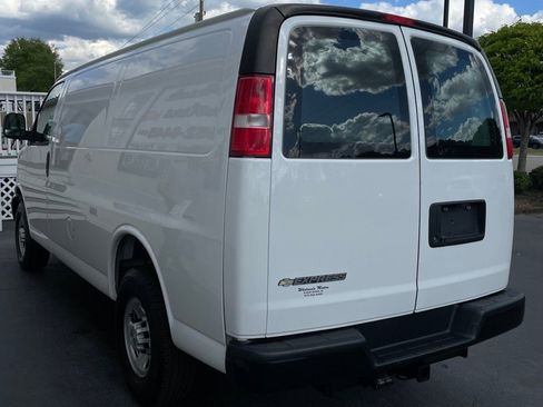 Used 2020 Chevrolet Express 3500 w/ Driver Convenience Package image 5
