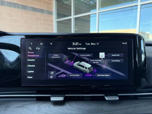 Used 2024 Kia Carnival EX image 25