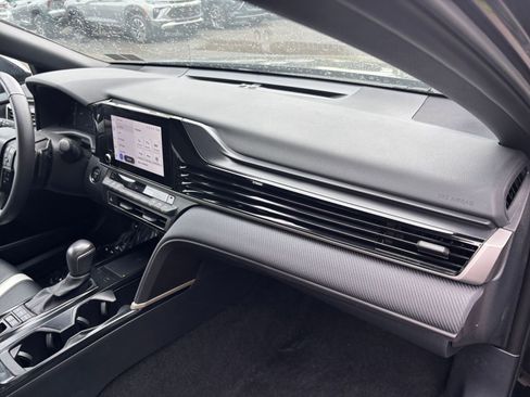 Used 2025 Toyota Camry SE FWD image 30
