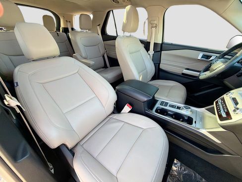 Used 2022 Ford Explorer XLT w/ Equipment Group 202A image 15