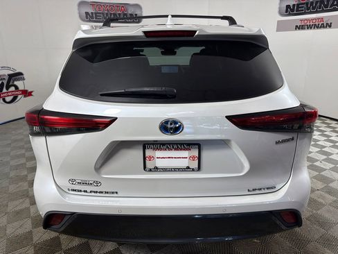 Used 2022 Toyota Highlander Limited FWD image 6