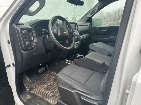 Used 2020 Chevrolet Silverado 1500 Custom w/ Custom Value Package image 4