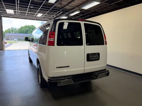 Used 2025 Chevrolet Express 3500 LT w/ LT Preferred Equipment Group RWD image 3