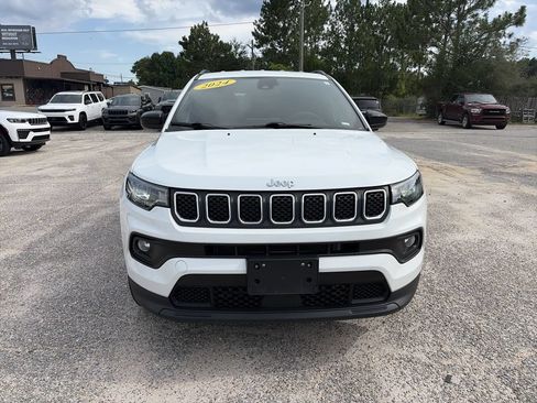 Used 2024 Jeep Compass Latitude AWD/4WD image 9