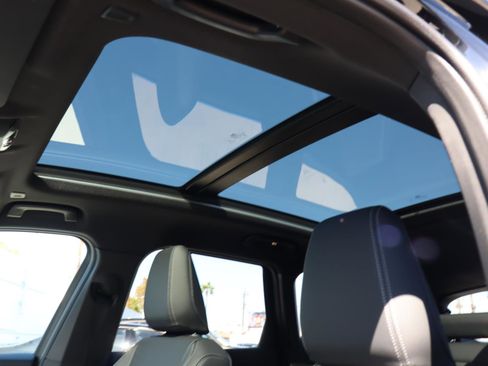 Used 2025 BMW X1 xDrive28i w/ Premium Package image 19