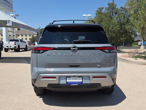 Used 2022 Nissan Pathfinder SL FWD image 7