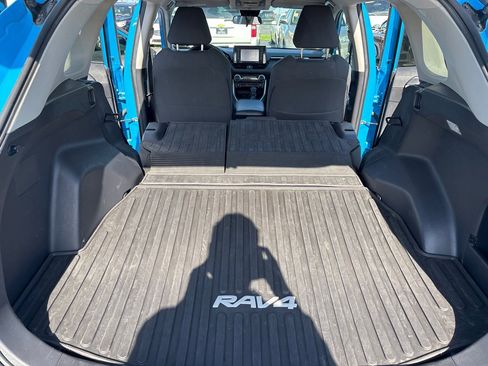 Used 2020 Toyota RAV4 LE w/ All Weather Liner Package AWD/4WD image 24