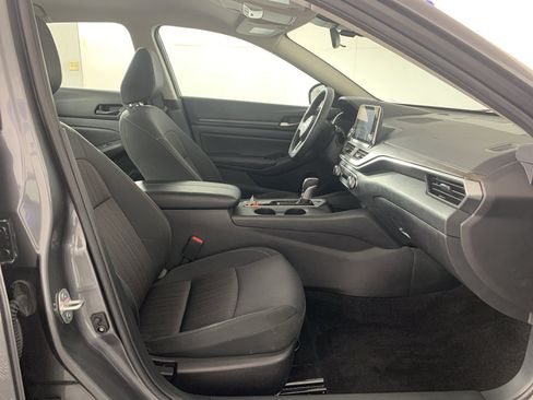 Used 2025 Nissan Altima 2.5 SV FWD image 38