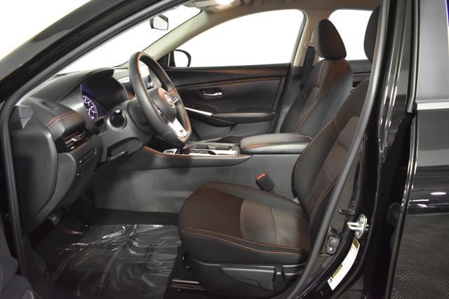 Certified 2025 Nissan Sentra SR w/ Midnight Edition FWD image 11