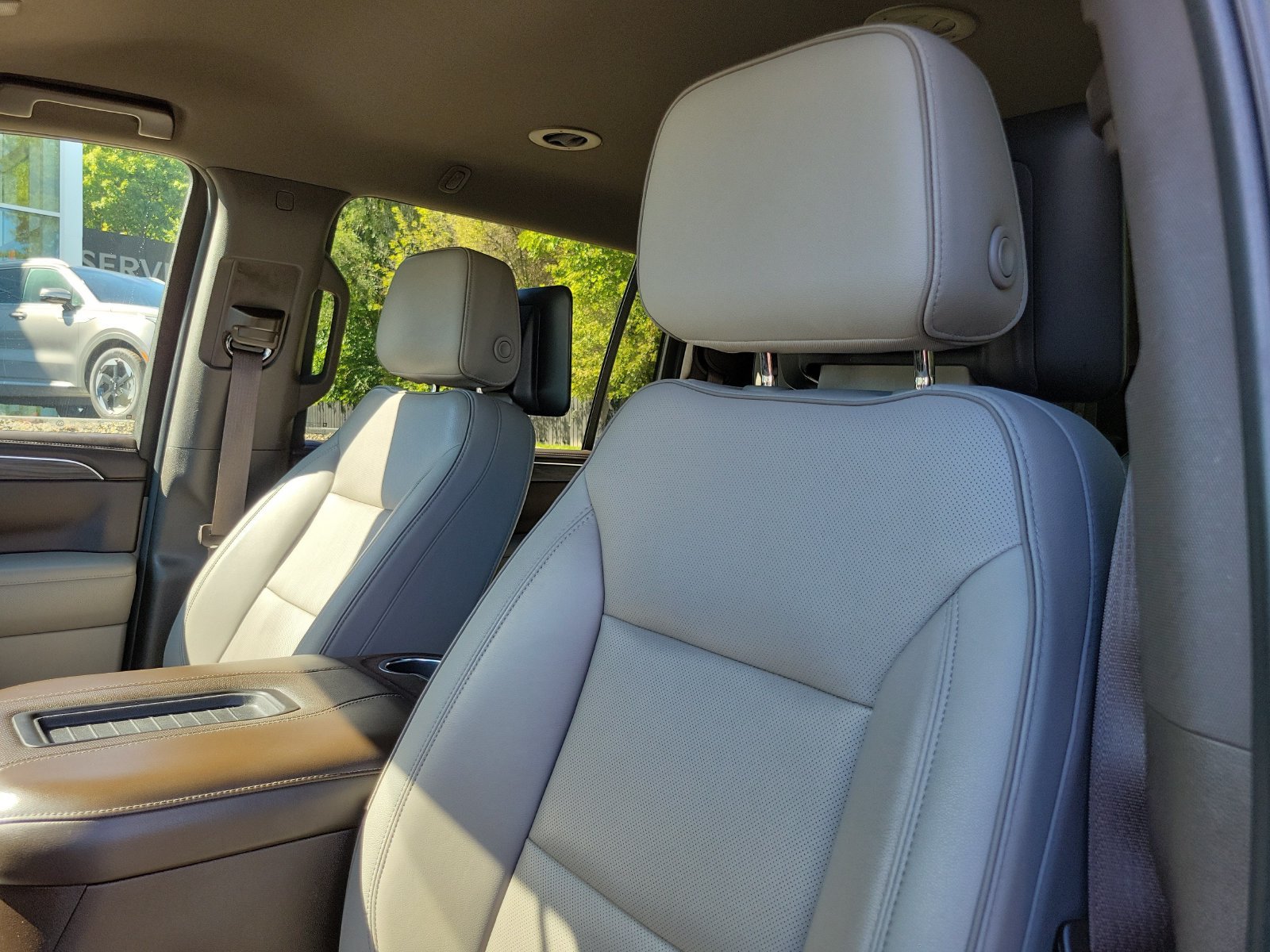 Used 2021 GMC Yukon XL SLT w/ Rear Media and Nav Package AWD/4WD image 12