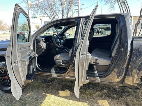 Used 2025 Toyota Tacoma SR5 AWD/4WD image 22