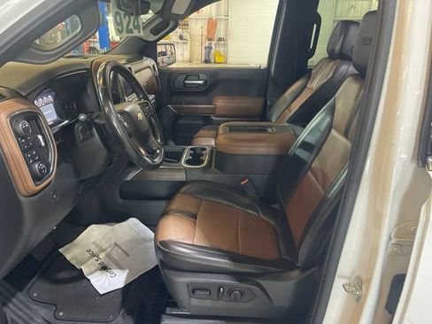 Used 2021 Chevrolet Silverado 1500 High Country w/ Technology Package AWD/4WD image 8