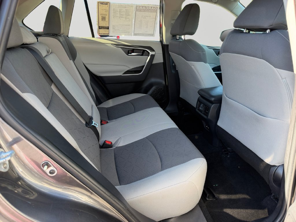 Used 2021 Toyota RAV4 XLE AWD/4WD image 9