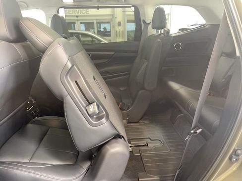 Used 2025 Subaru Ascent Touring AWD/4WD image 25