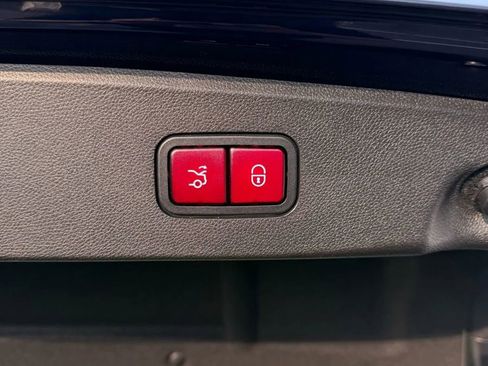 Used 2016 Mercedes-Benz E 350 4MATIC Sedan image 32