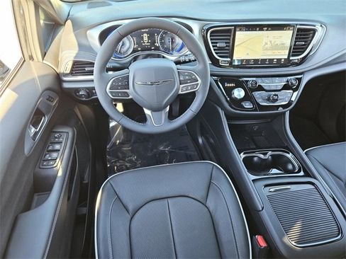 New 2026 Chrysler Pacifica Limited image 6