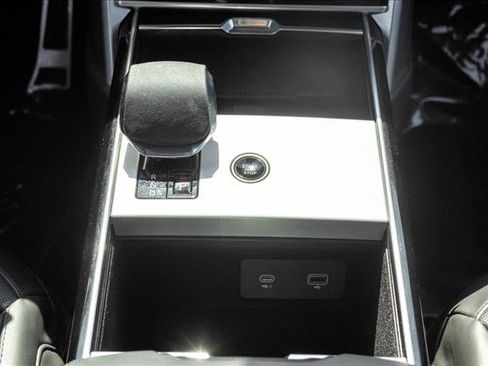 Used 2024 Land Rover Range Rover Long Wheelbase SE AWD/4WD image 20