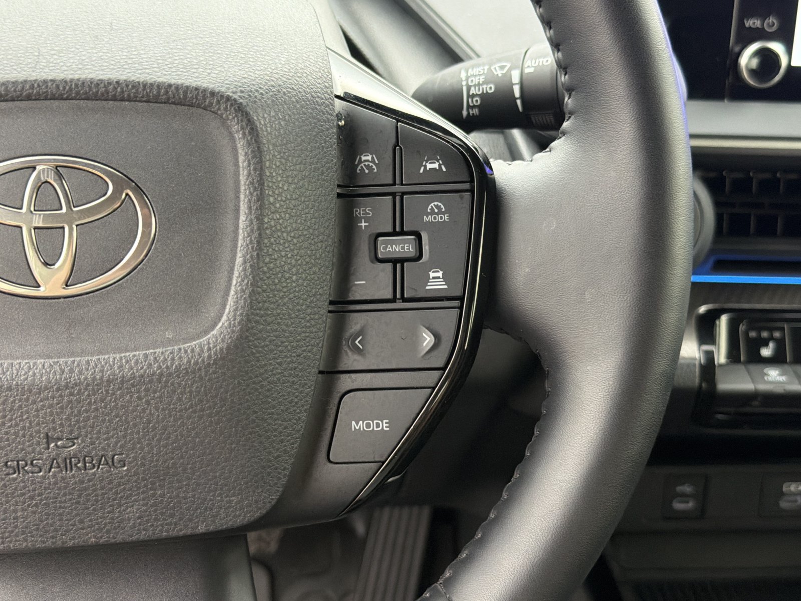 Certified 2025 Toyota Prius XLE FWD image 26