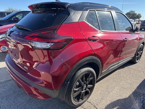 Used 2022 Nissan Kicks SR w/ Premium Package image 6