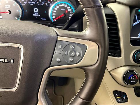 Certified 2020 GMC Yukon Denali w/ Denali Premium Package AWD/4WD image 23
