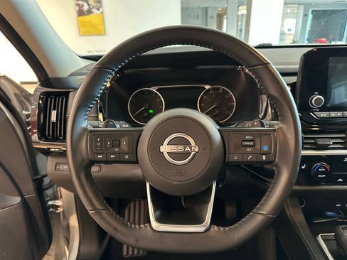 Used 2025 Nissan Pathfinder SV FWD image 29
