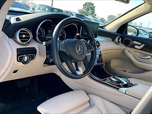 Used 2019 Mercedes-Benz GLC 350e 4MATIC image 18