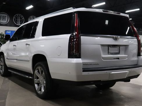 Used 2020 Cadillac Escalade ESV Premium Luxury image 3