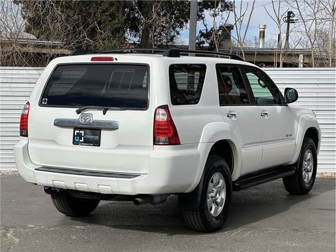 Used 2007 Toyota 4Runner SR5 AWD/4WD image 10