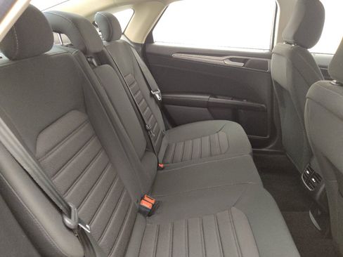 Used 2020 Ford Fusion SE image 19