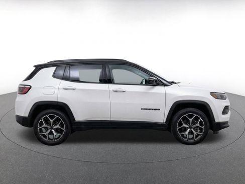 Used 2025 Jeep Compass Limited AWD/4WD image 11