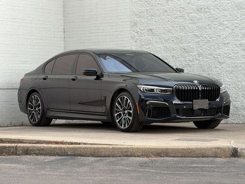 Used 2022 BMW M760i xDrive w/ Luxury Rear Seating Package AWD/4WD image 7