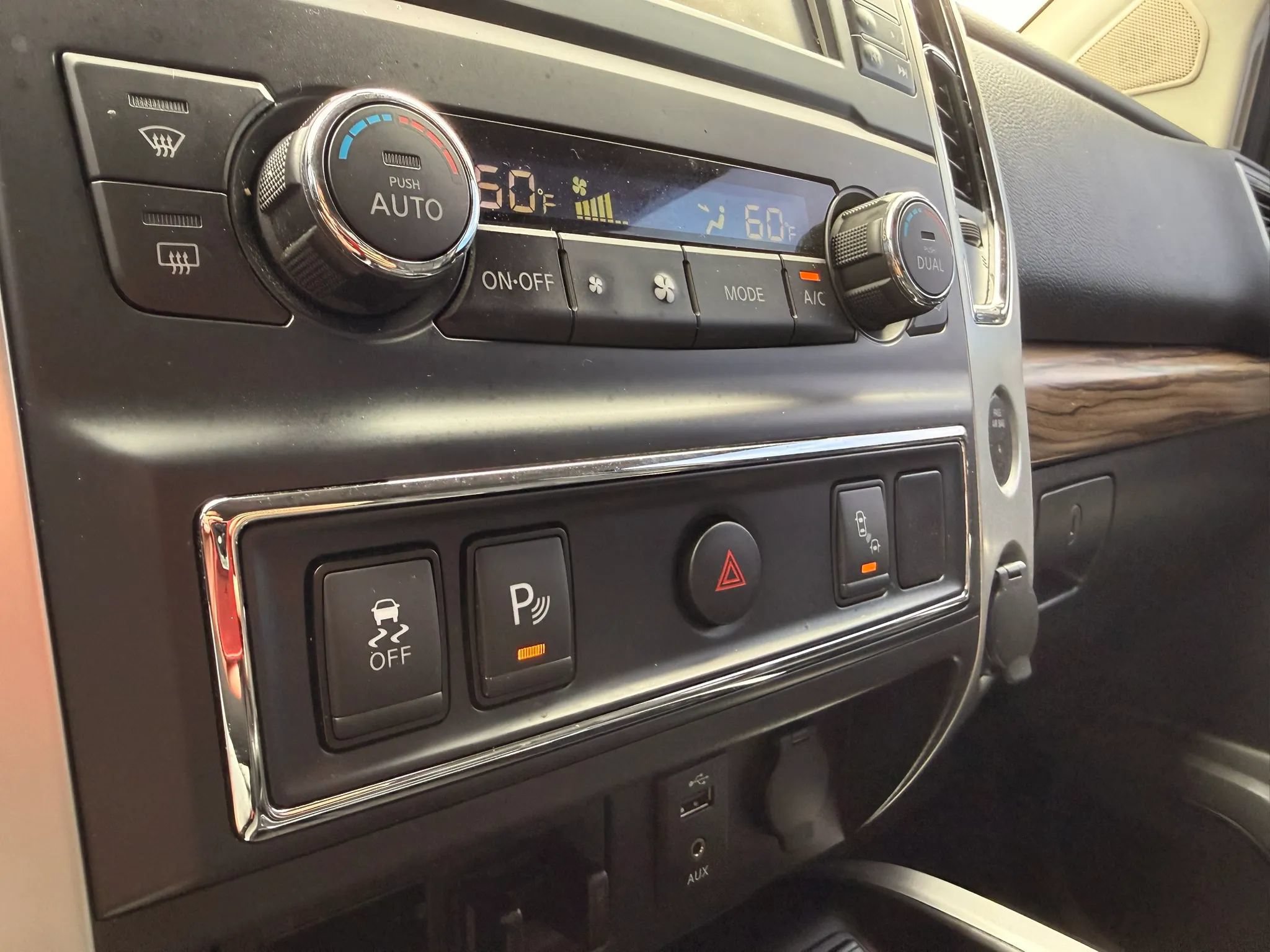 Used 2017 Nissan Titan SL w/ SL Towing Convenience Package RWD image 22