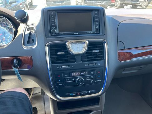 Used 2013 Chrysler Town & Country Touring FWD image 21