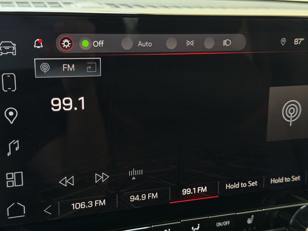 Used 2024 GMC Canyon AT4 w/ Technology Package AWD/4WD image 23