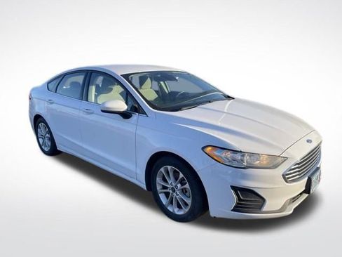 Used 2019 Ford Fusion SE FWD image 1