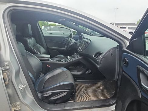 Used 2015 Chrysler 200 S w/ Comfort Group FWD image 4