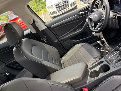 Used 2023 Volkswagen Jetta SE w/ Panoramic Sunroof Package FWD image 32