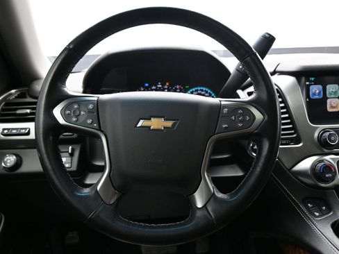 Used 2019 Chevrolet Suburban Premier w/ Premier Plus Edition RWD image 16