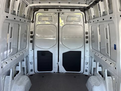 Used 2025 Mercedes-Benz Sprinter 2500 image 35