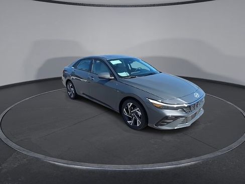 New 2026 Hyundai Elantra Limited FWD image 2
