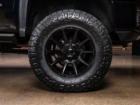 Used 2022 GMC Sierra 2500 Denali image 12