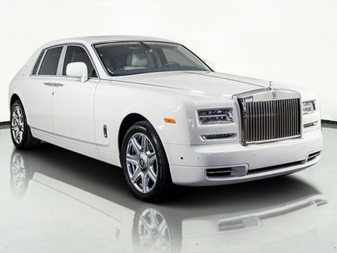 Used 2016 Rolls-Royce Phantom Sedan image 4