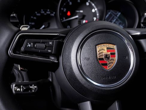 Certified 2025 Porsche Macan image 20