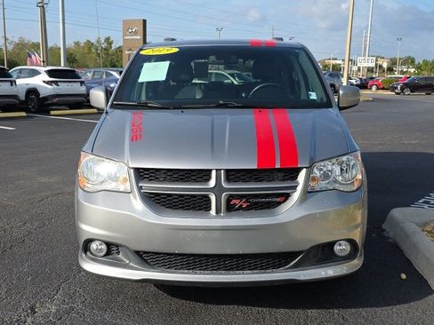 Used 2019 Dodge Grand Caravan SXT image 16