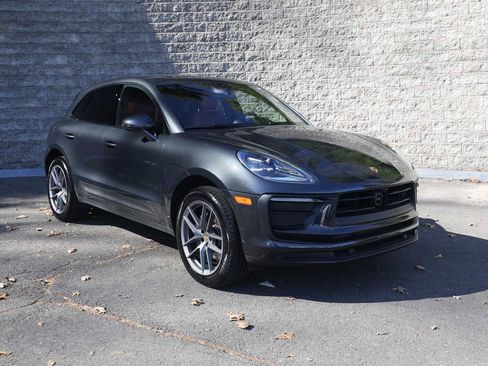 Used 2025 Porsche Macan image 2